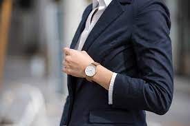 大人のマナーと気持ちを高めるために。就職活動では、腕時計を身に付けよう！